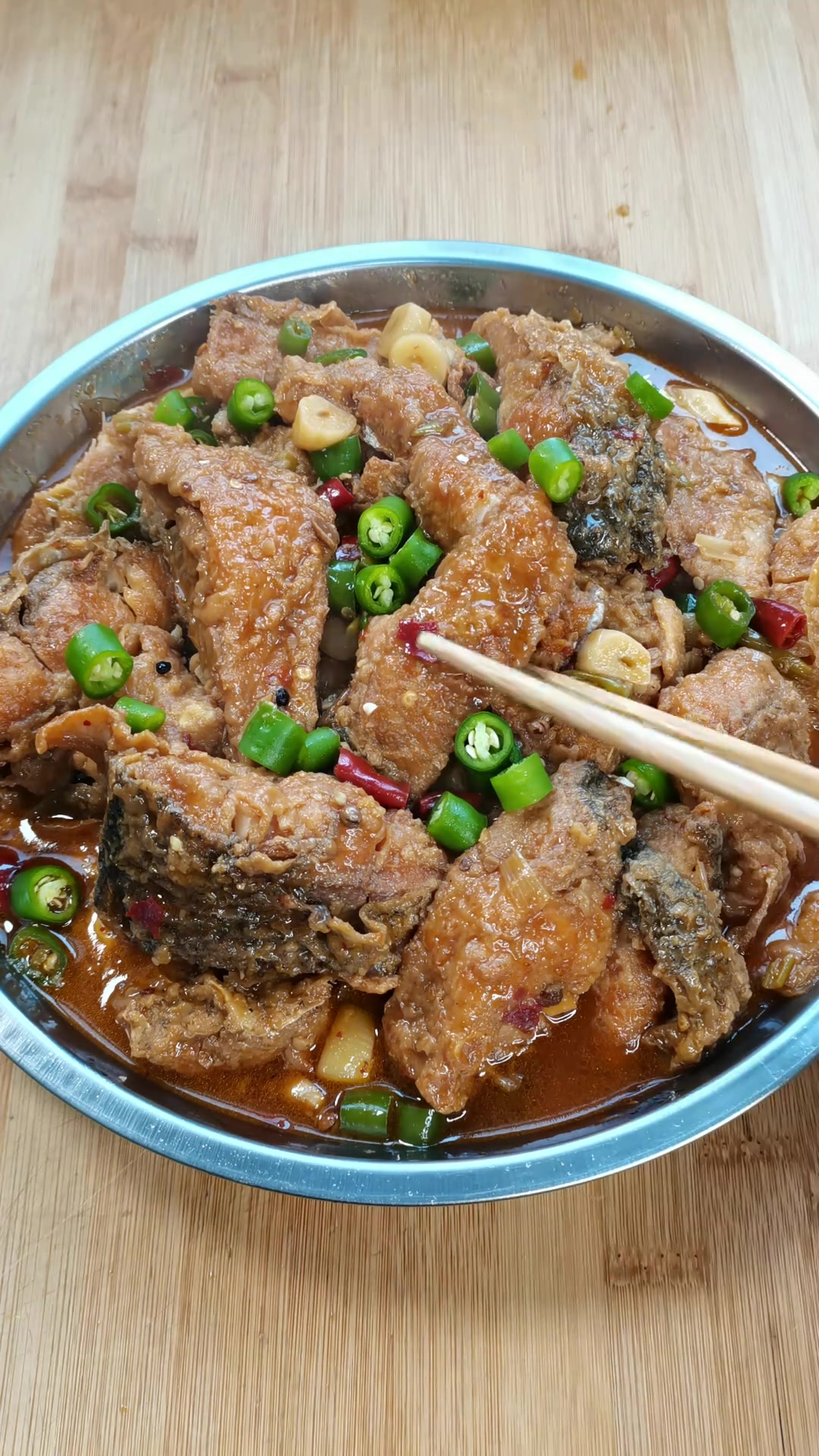 别人不要的鲢鱼赶紧拾回去，做个酱烧鱼块你都说这美不美！