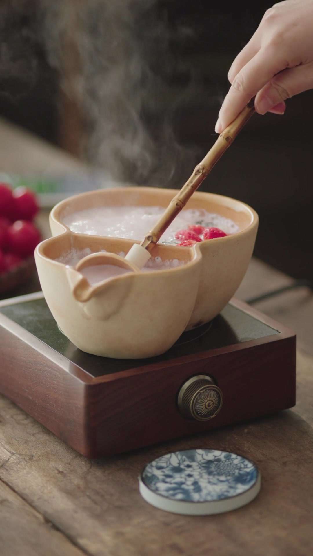自制草莓奶茶建议所有女生把奶茶换成它，一下午炫一锅