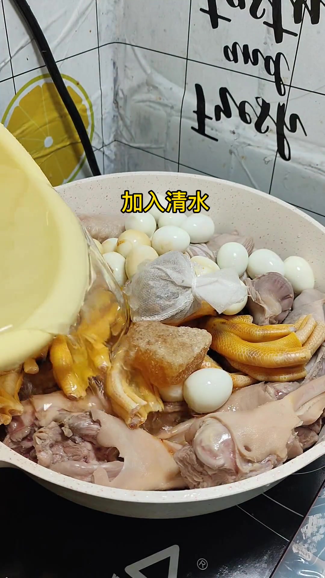 元旦哪里都没有去,在家花45做了一锅卤鸭货,和俩孩子一起啃