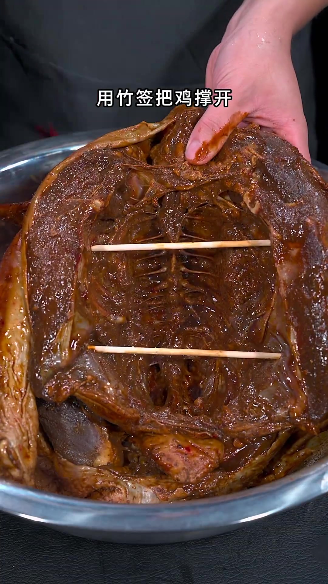 老话说香肠腊肉风吹骨,不如一盘酱鸡肉,四川酱味详细做法请查收