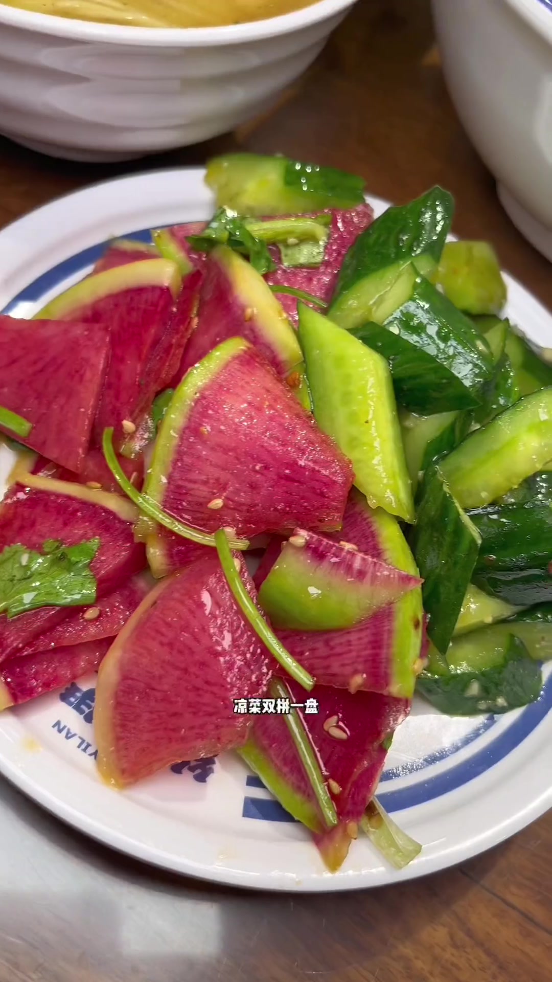 好家伙，丝路伊兰牛肉面，卷起来了！还有烧烤、凉菜和酸梅汤！