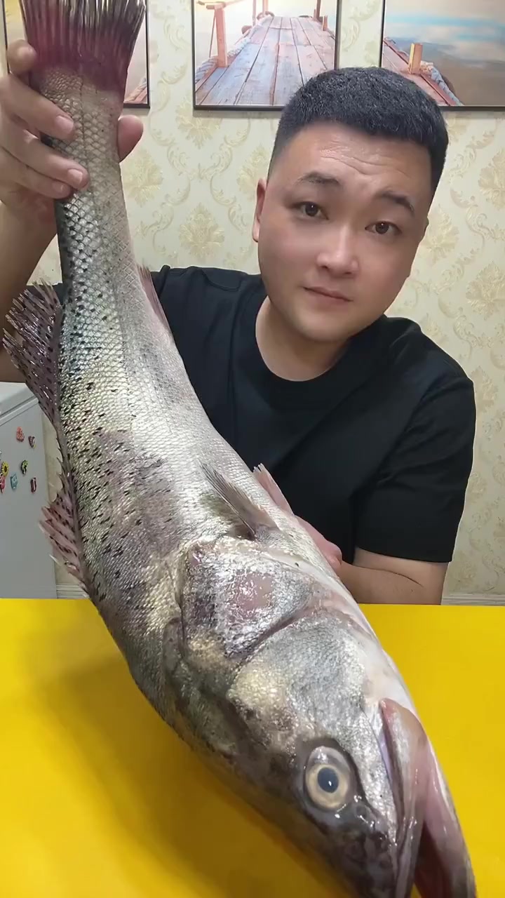 花四百多买七斤多深海大鲈鱼，处理过程超费劲！