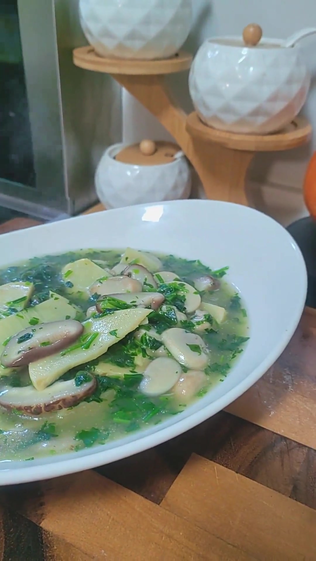 冬笋双菇荠菜羹,鲜香美味