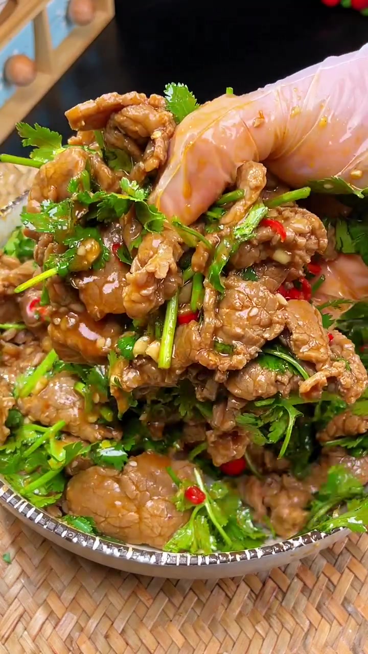 胃口不好就做泰式拌牛肉，巨下饭还下酒