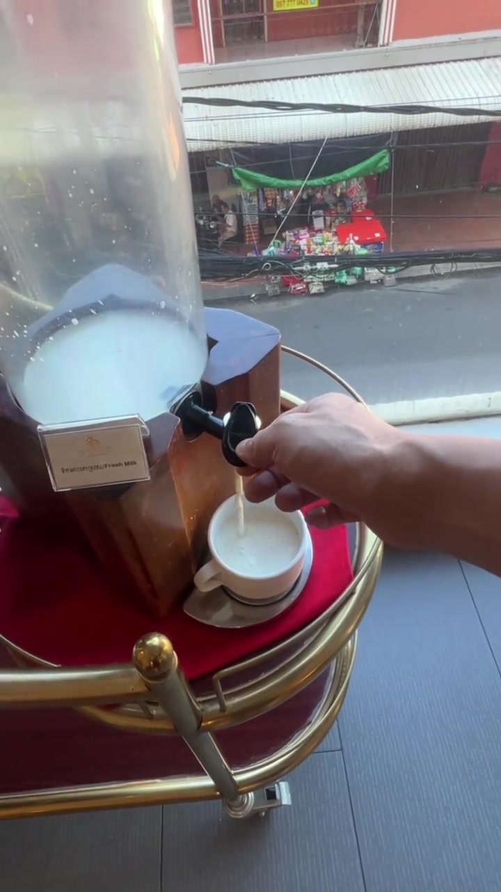 一口塑料普通话全障碍勇闯东南亚，看看金边酒店的早餐是什么样的？