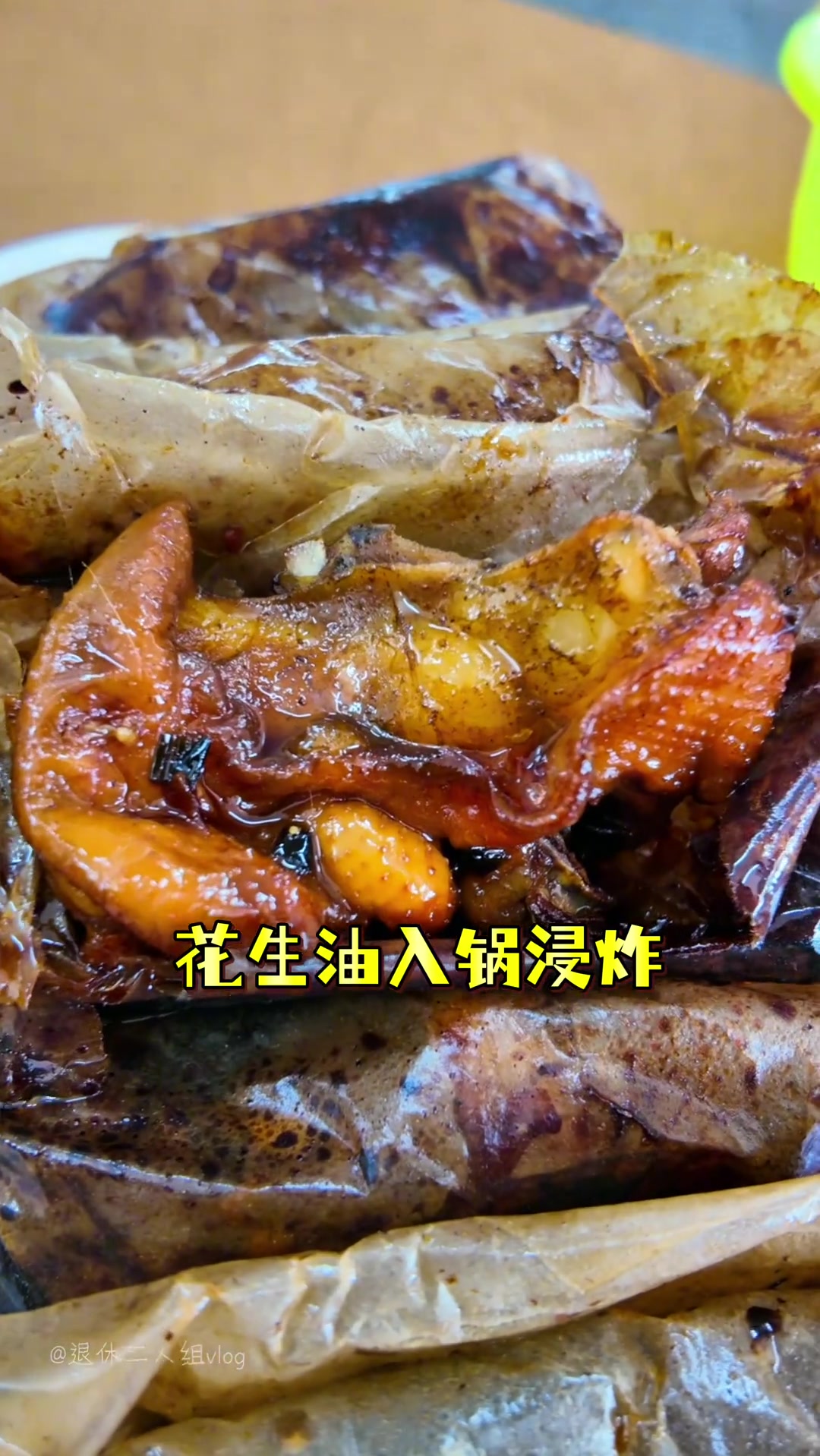自驾吃到广西梧州，尝尝本地人推荐的纸包鸡，葱油鱼