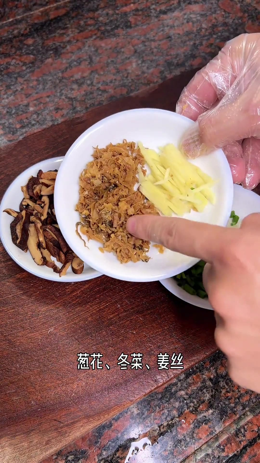 简简单单又是一餐，易做好吃的香菇鸡粥