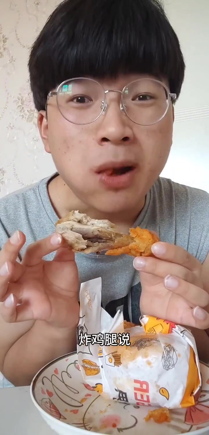 吃超大炸鸡腿和汉堡，分享吃肉感受，不爱牛肉堡