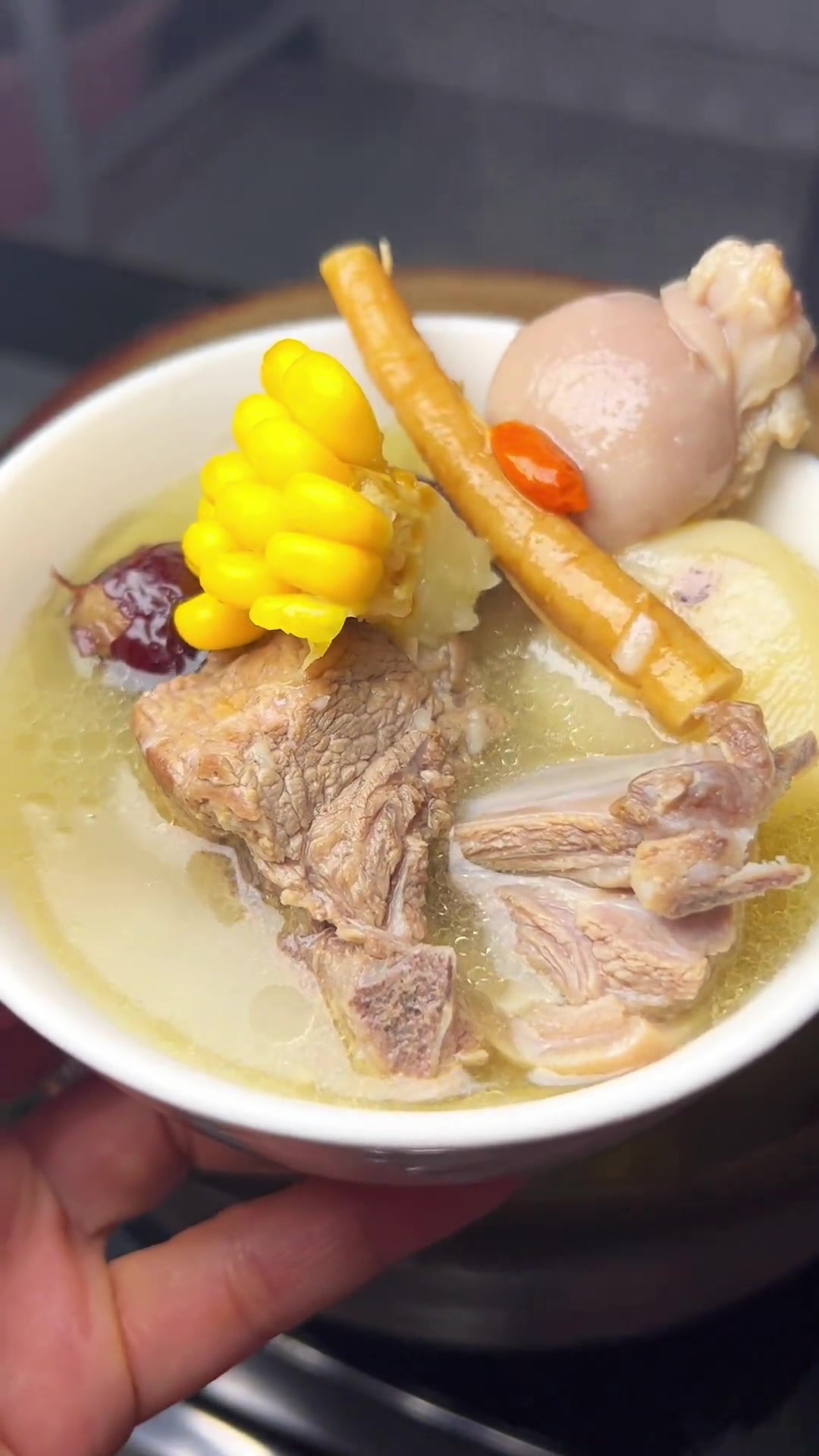 炖羊肉汤忌直接下锅，这样炖羊肉软烂汤白无腥膻