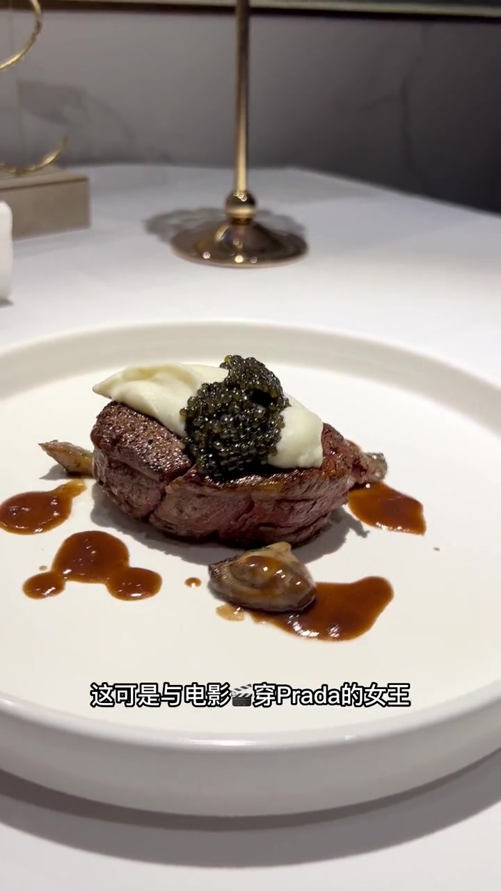 好友喜欢仪式感满满的餐厅,于是就带她来王品享受一顿晚餐