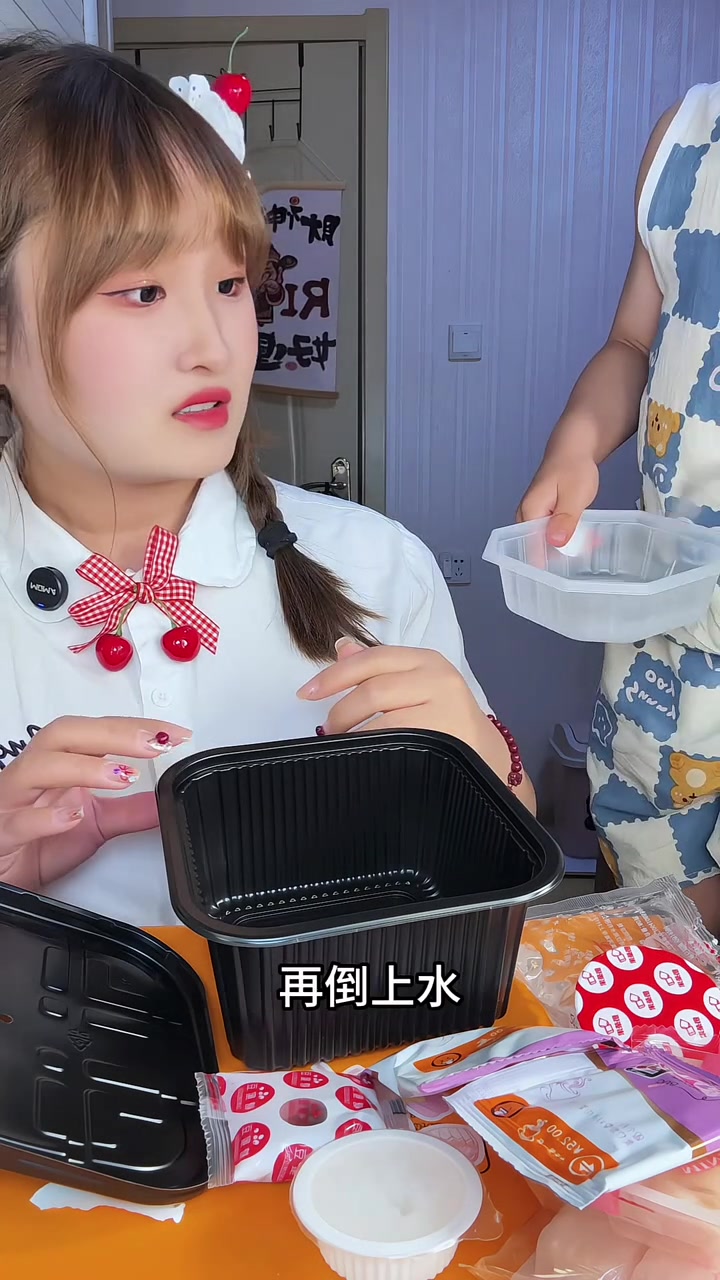 00后双胞胎,挑战制作自热奶茶,嗨吃一夏