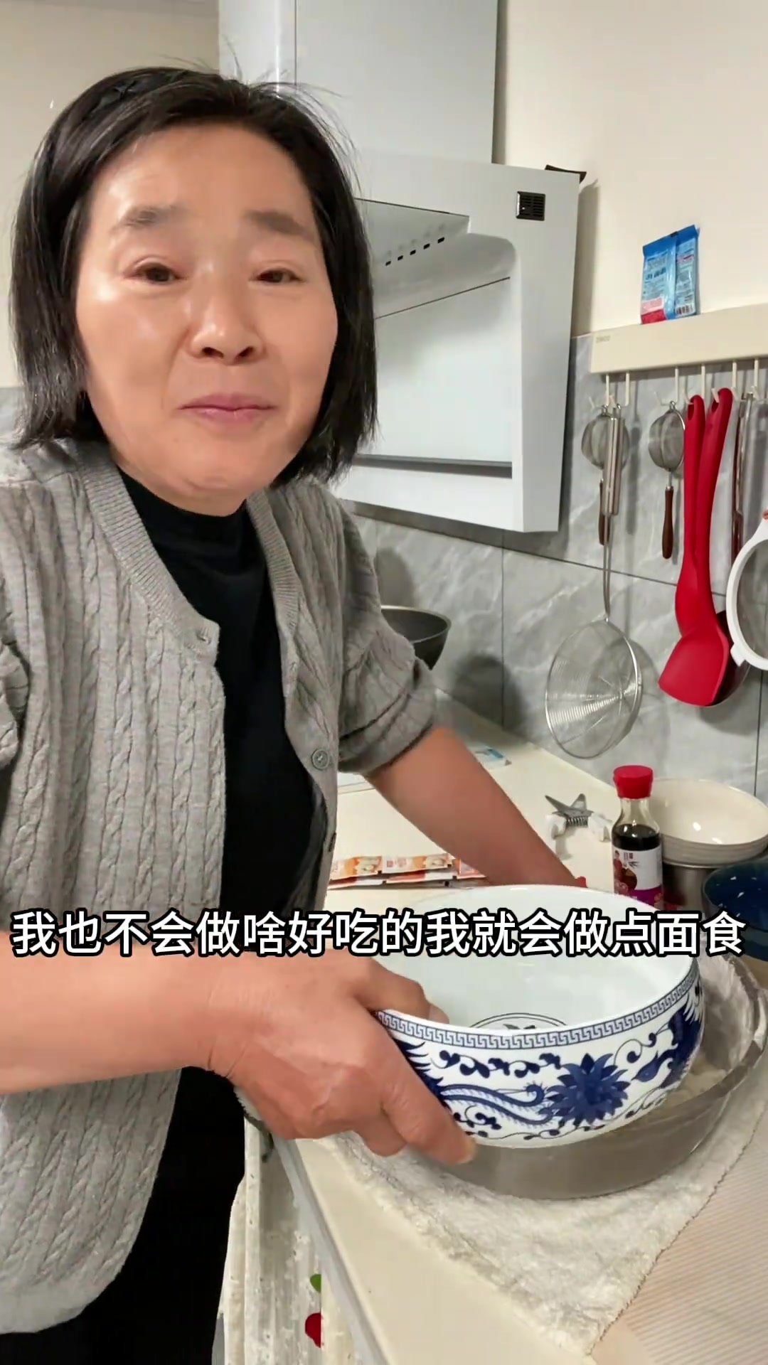 和乐乐在云南,为孩子们包包子,用发面旺制作美味面食