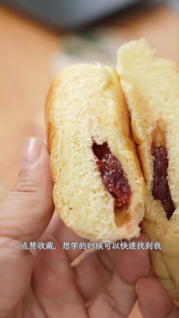 玫瑰草莓酱毛毛虫面包家庭版制作方法