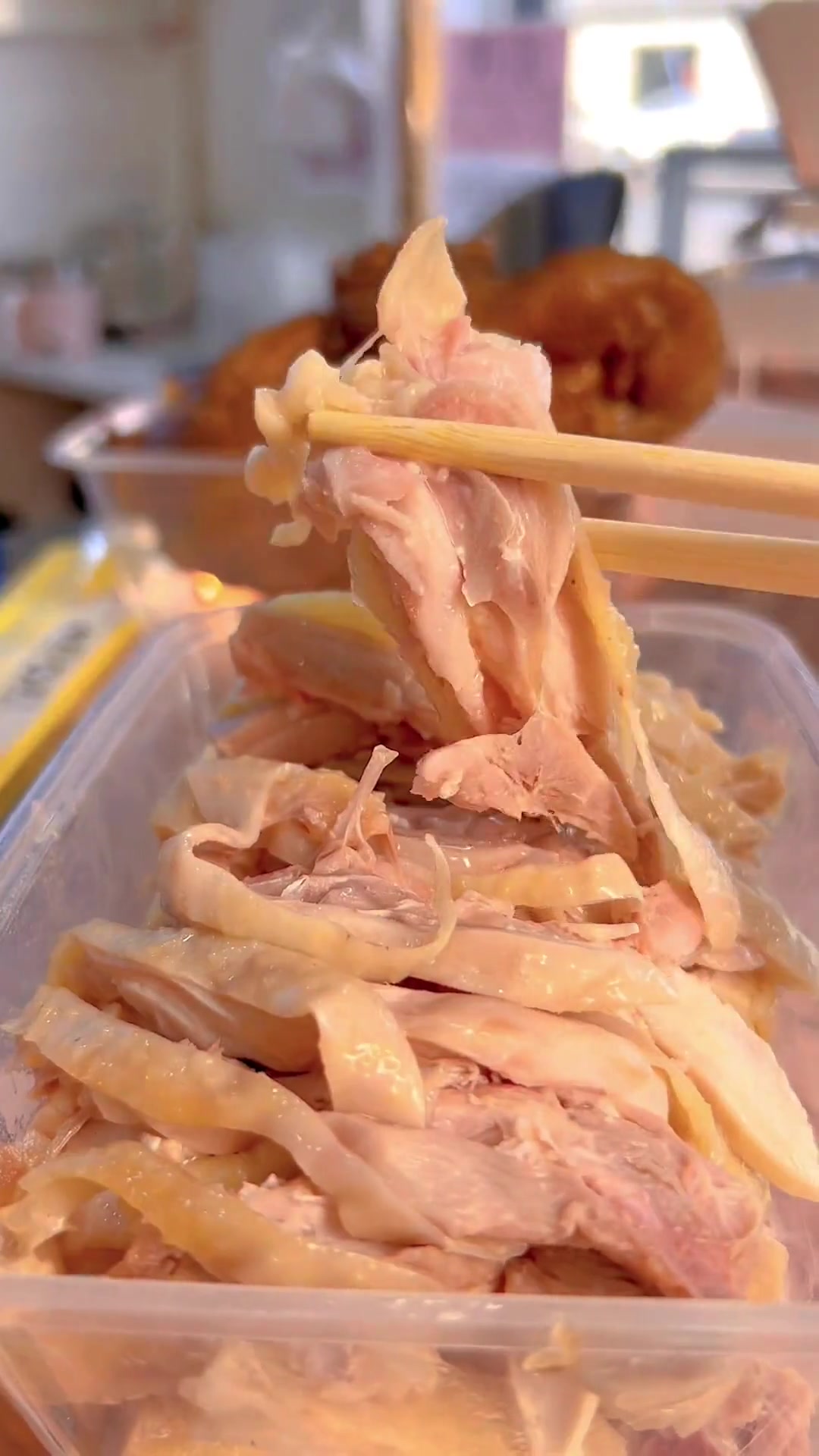 在商丘也能吃到桶子鸡了,这肉吃着真筋道!