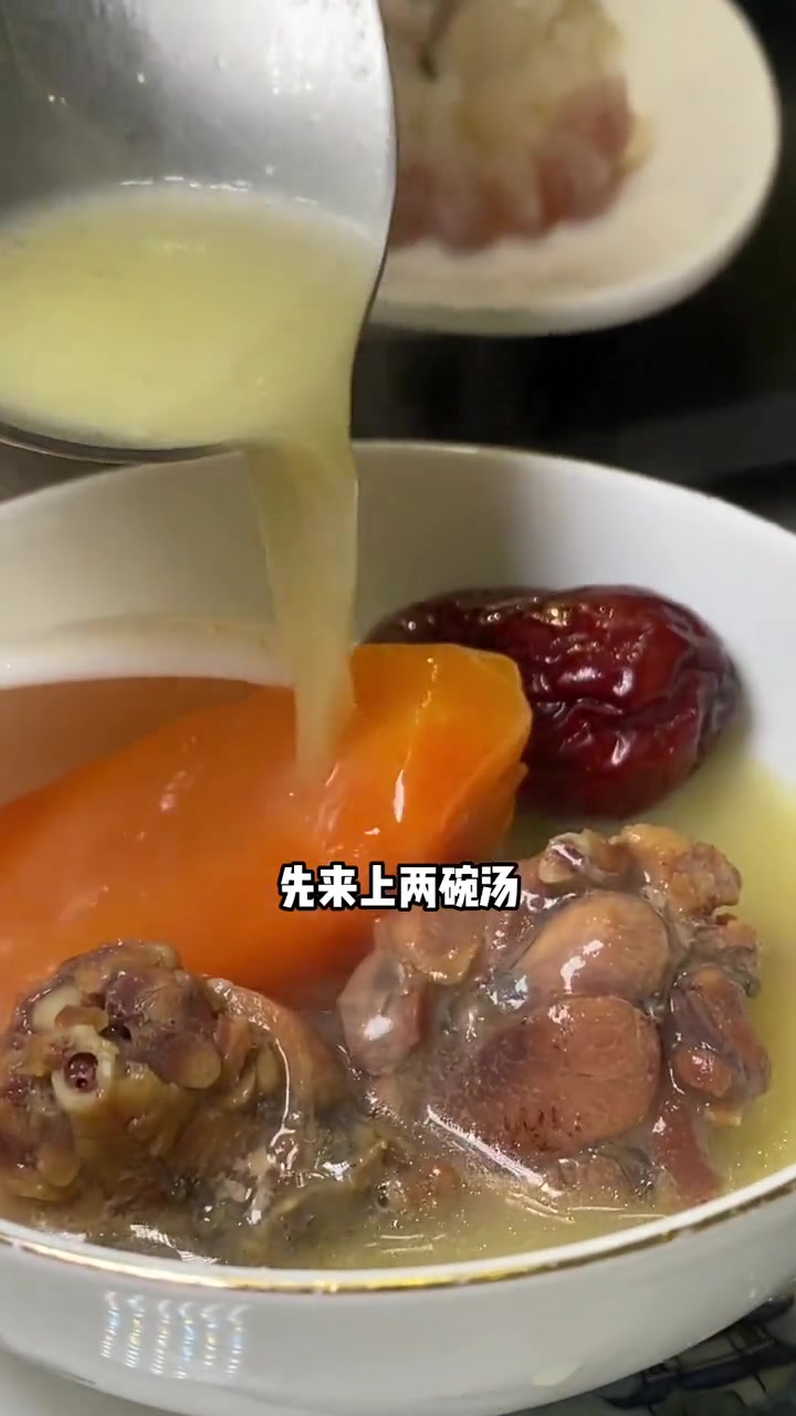 快来上一顿热气腾腾的甲鱼养生火锅吧!