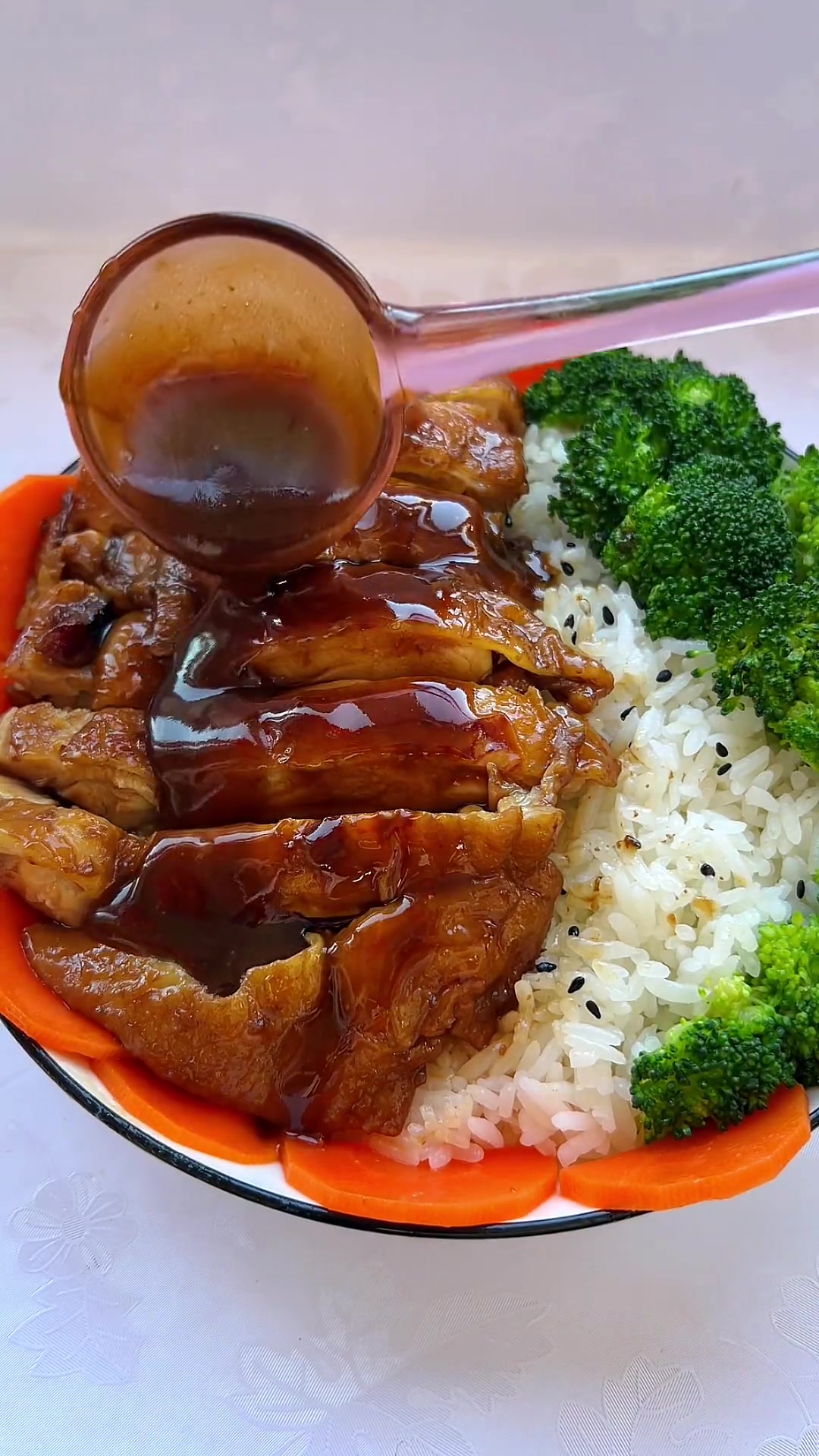 孩子心心念念的照烧鸡腿饭，软烂入味，酱香浓郁，孩子一口气吃了一大盘