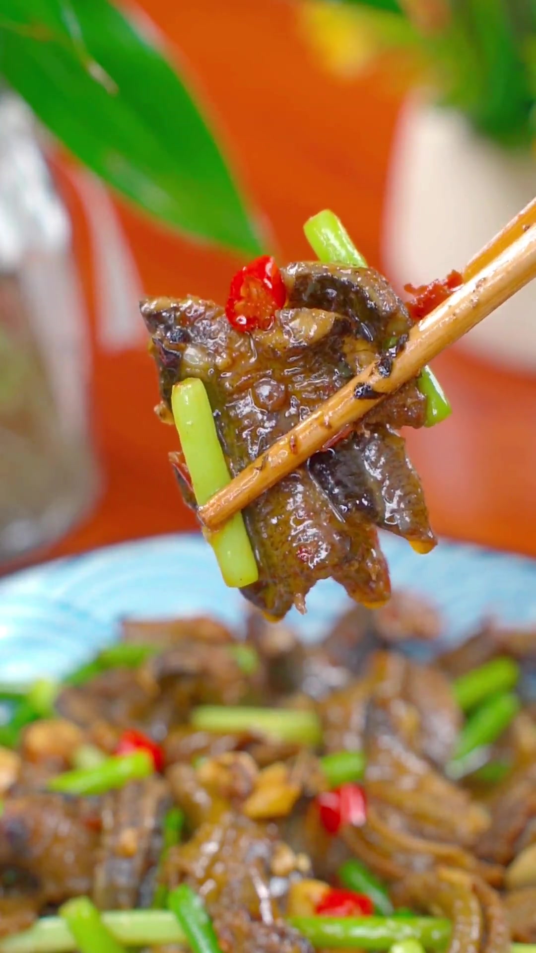 蒜台炒鳝鱼的做法,喜欢拿走不谢,好吃又简单