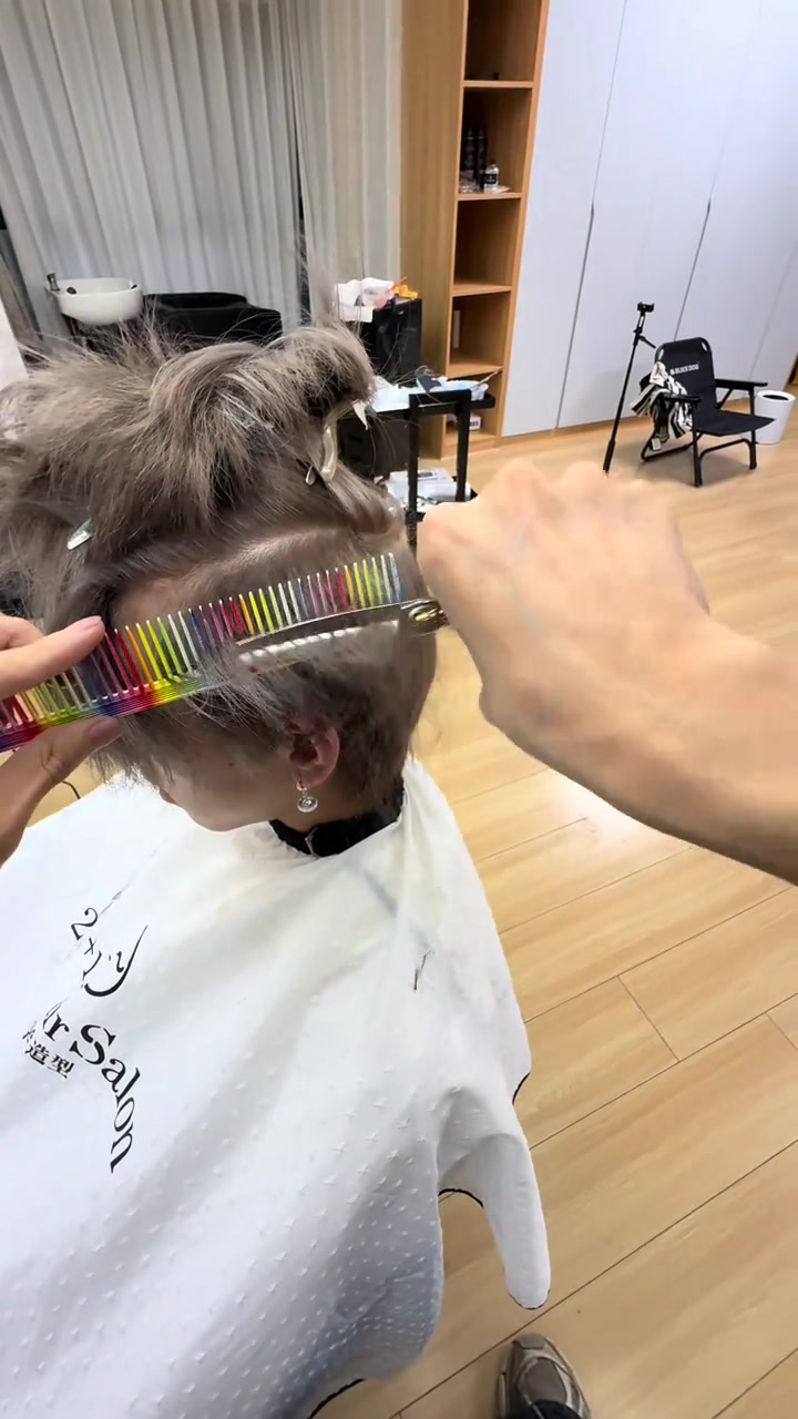 男生一定要尝试包帅的奶茶米灰发型，不然不知自己多帅