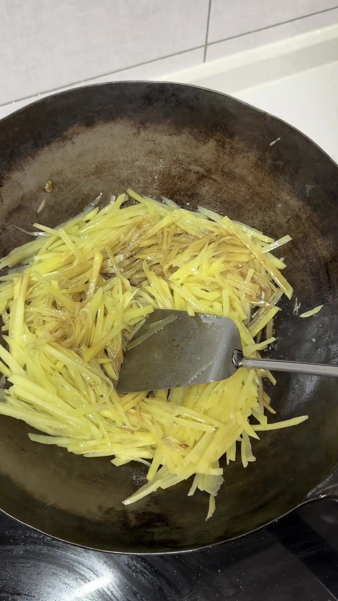 家常菜醋溜土豆丝做法,简单易学快来试试!