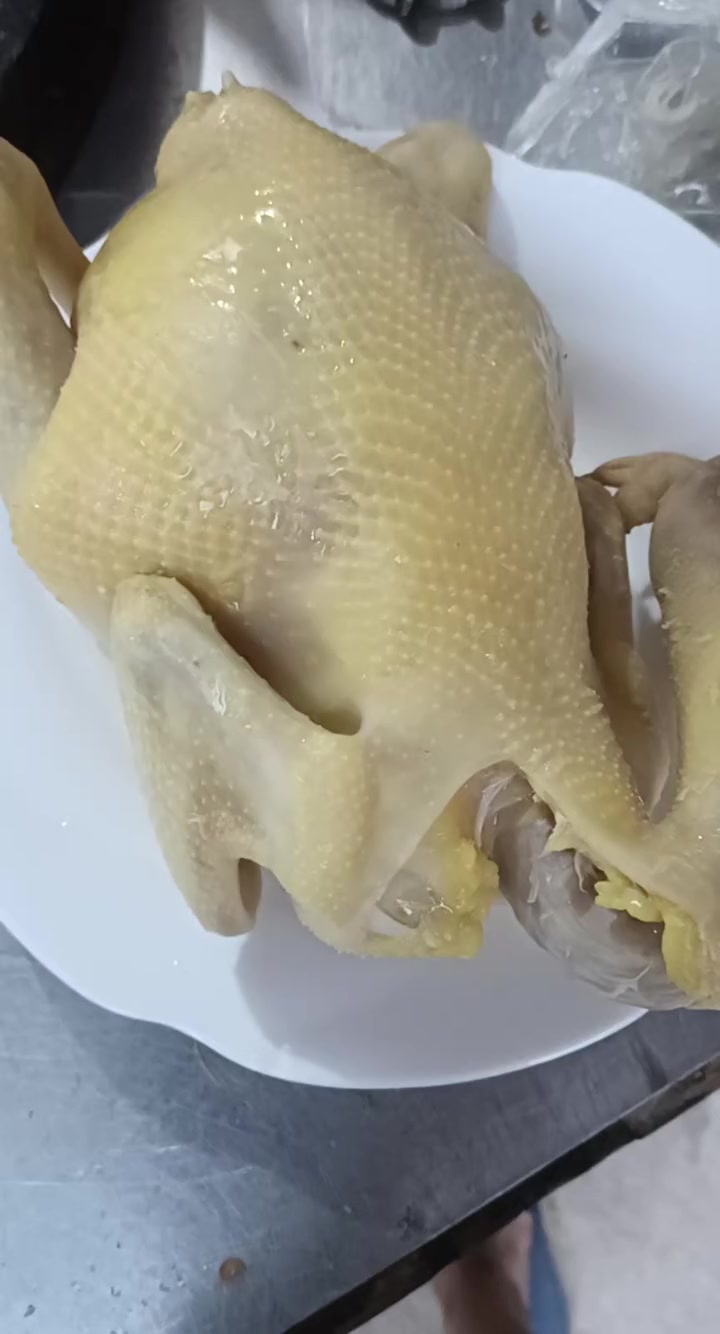 老铁们晚上好!横县白切土鸡超一流,美味回味无穷!