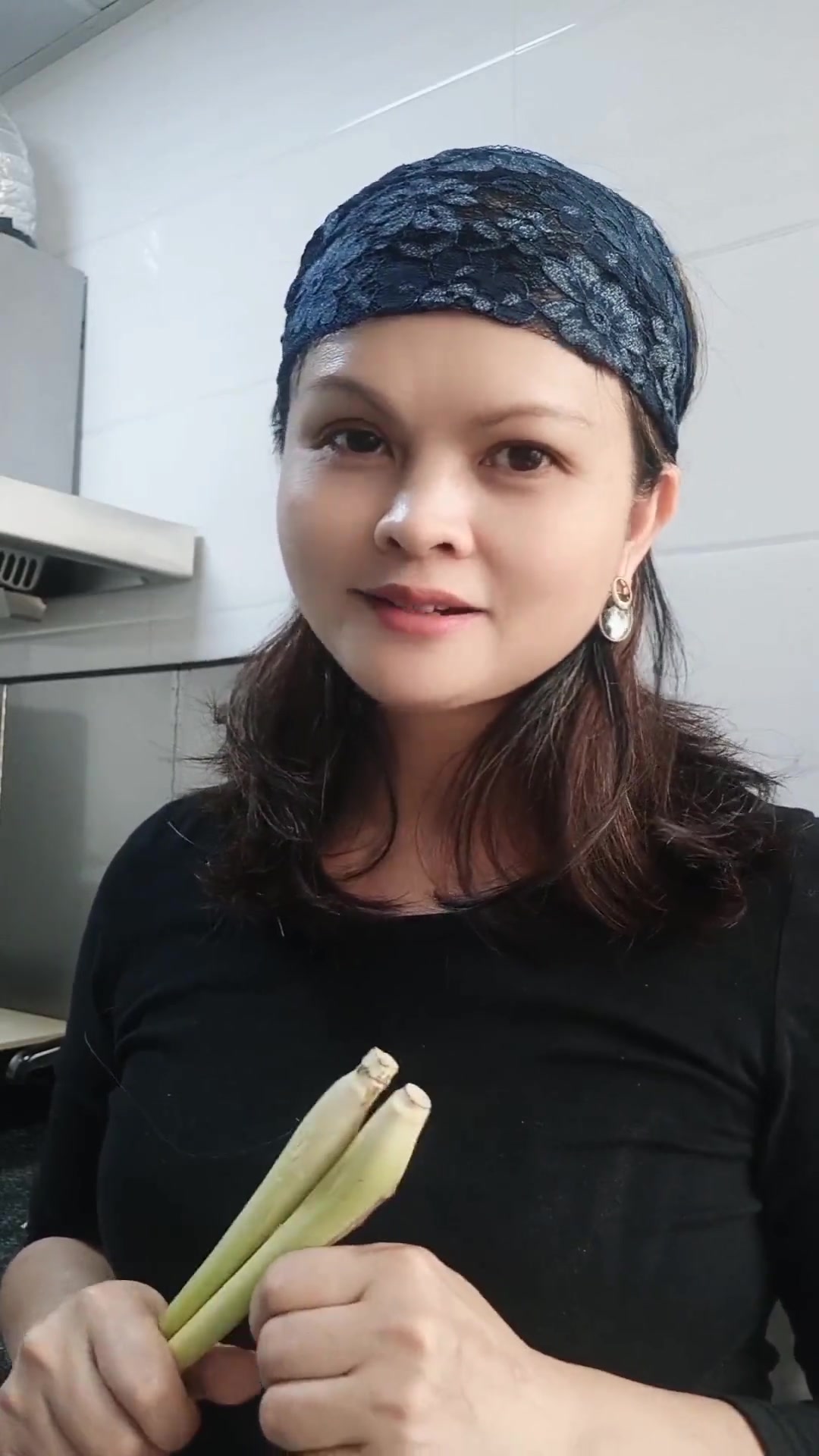 一碗香鲜味美的越南鸡丝粉汤底是怎么熬制的呢?