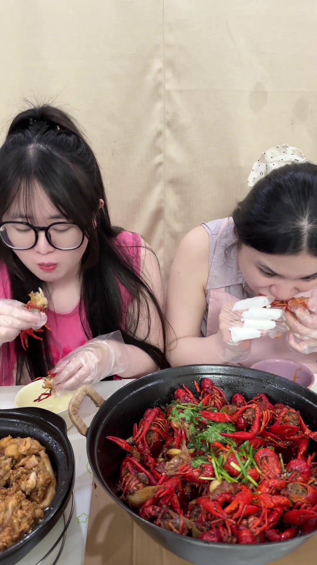 洗手开剥！今晚和姐妹PK小龙虾手速