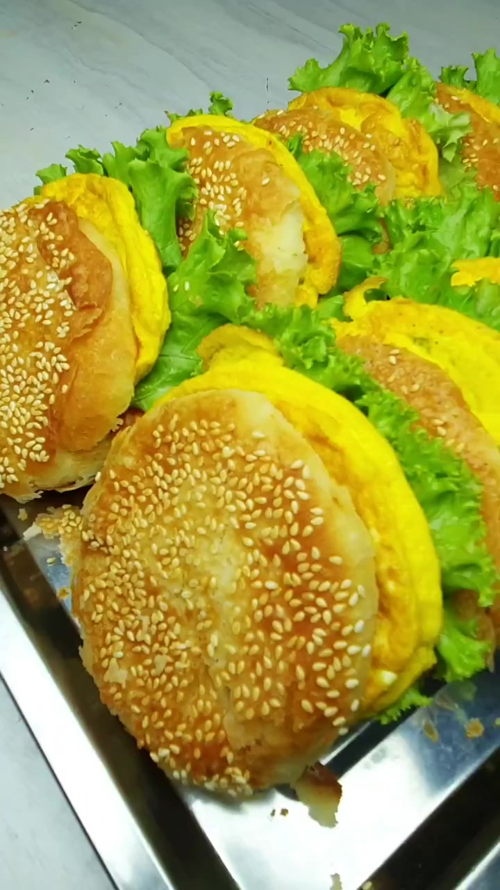 香酥烧饼夹鸡蛋教程来啦！早餐必备快动手做！