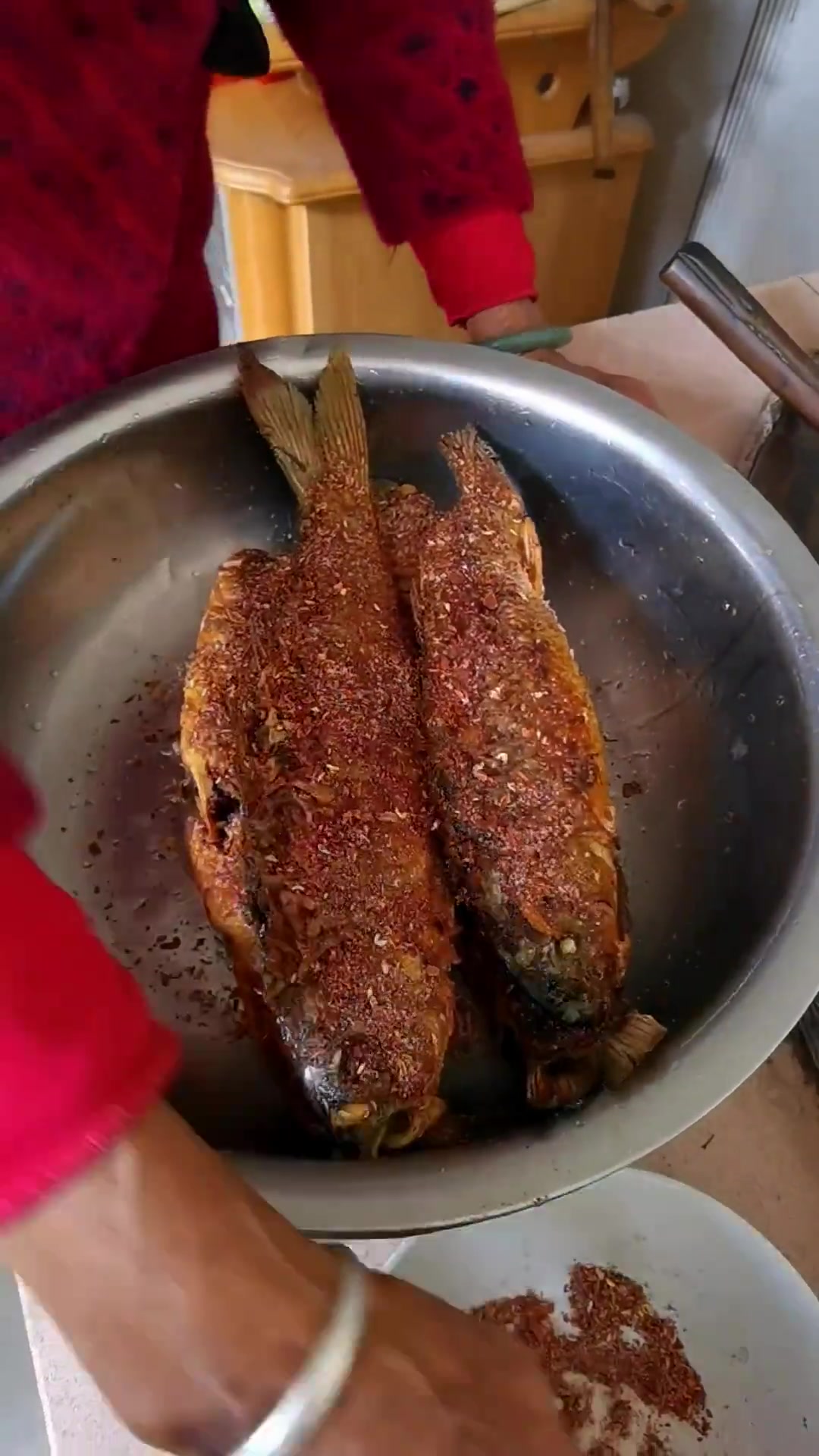 妈妈做的正宗石屏煎鱼,味道十分鲜美,在市面上是买不到的哦,你学会了吗?