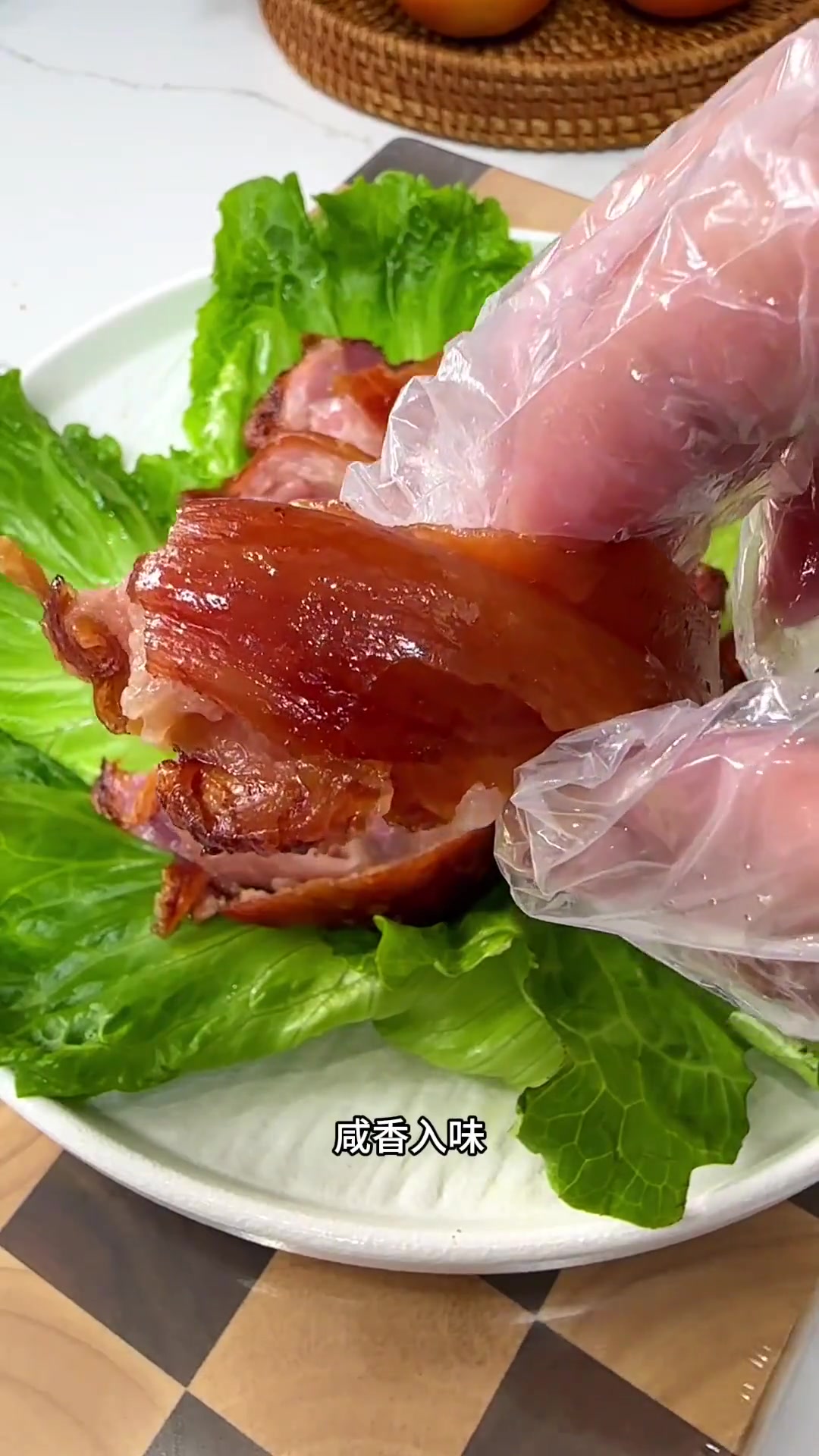 别总炖咸猪手啦,试试德式脆皮猪肘,皮脆肉嫩超香