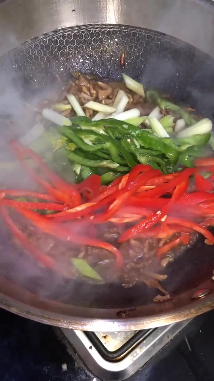 肉丝炒绿豆粉皮,好吃