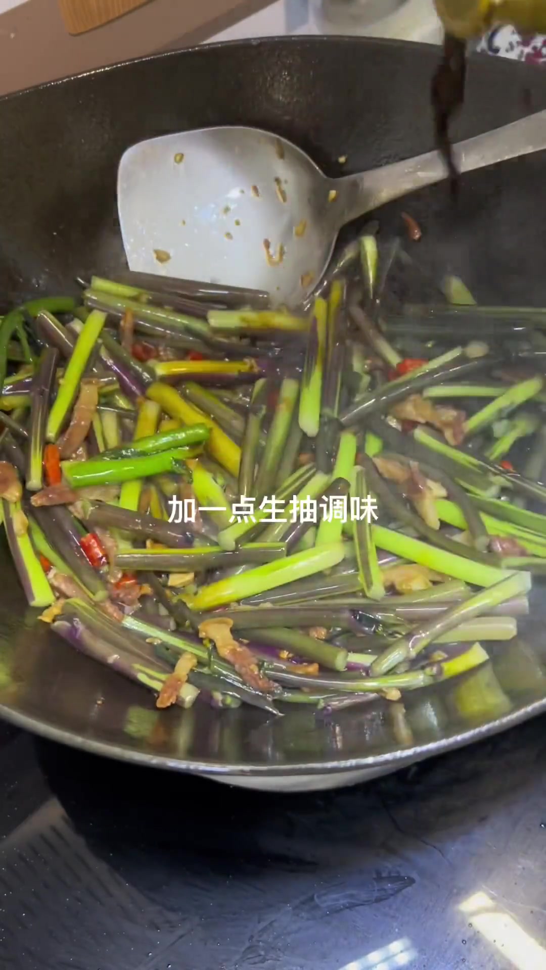 红菜苔炒咸肉真的好好吃，炒辣椒的造下饭！