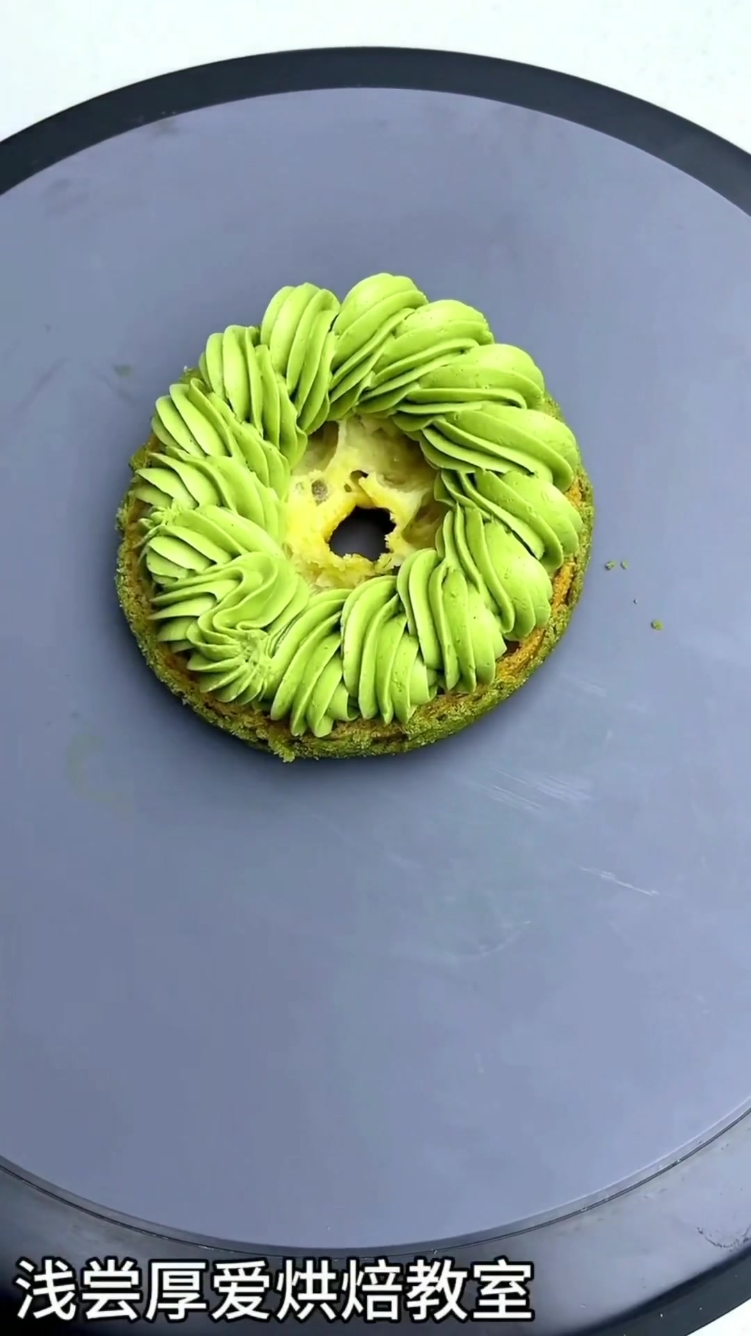 网红甜品双层车轮泡芙来啦！还不会的宝宝抓紧学起来，很多甜品店都在推的产品呦！