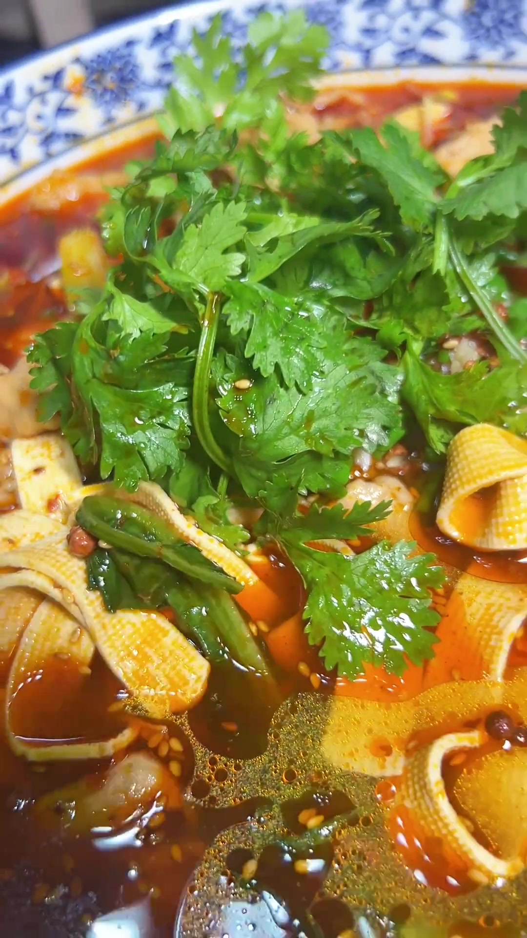 水煮肉片超滑嫩的肉片，火锅底料一加色香味齐全