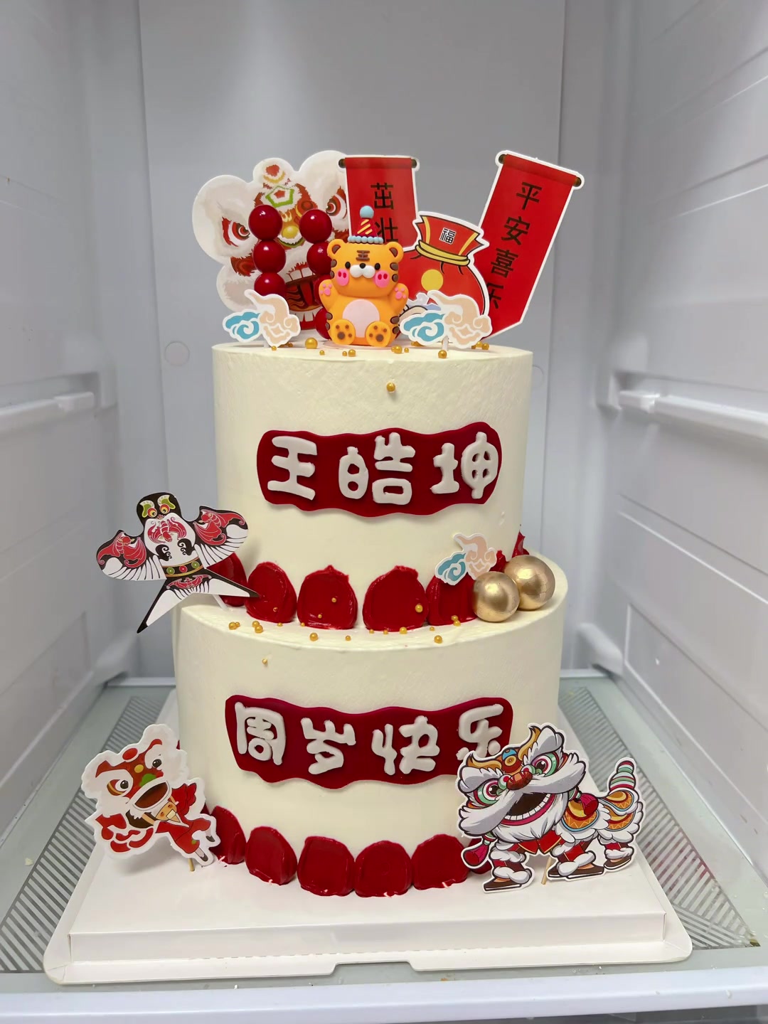 双层蛋糕叠加到一起在操作真的很方便，建议大家都试一下