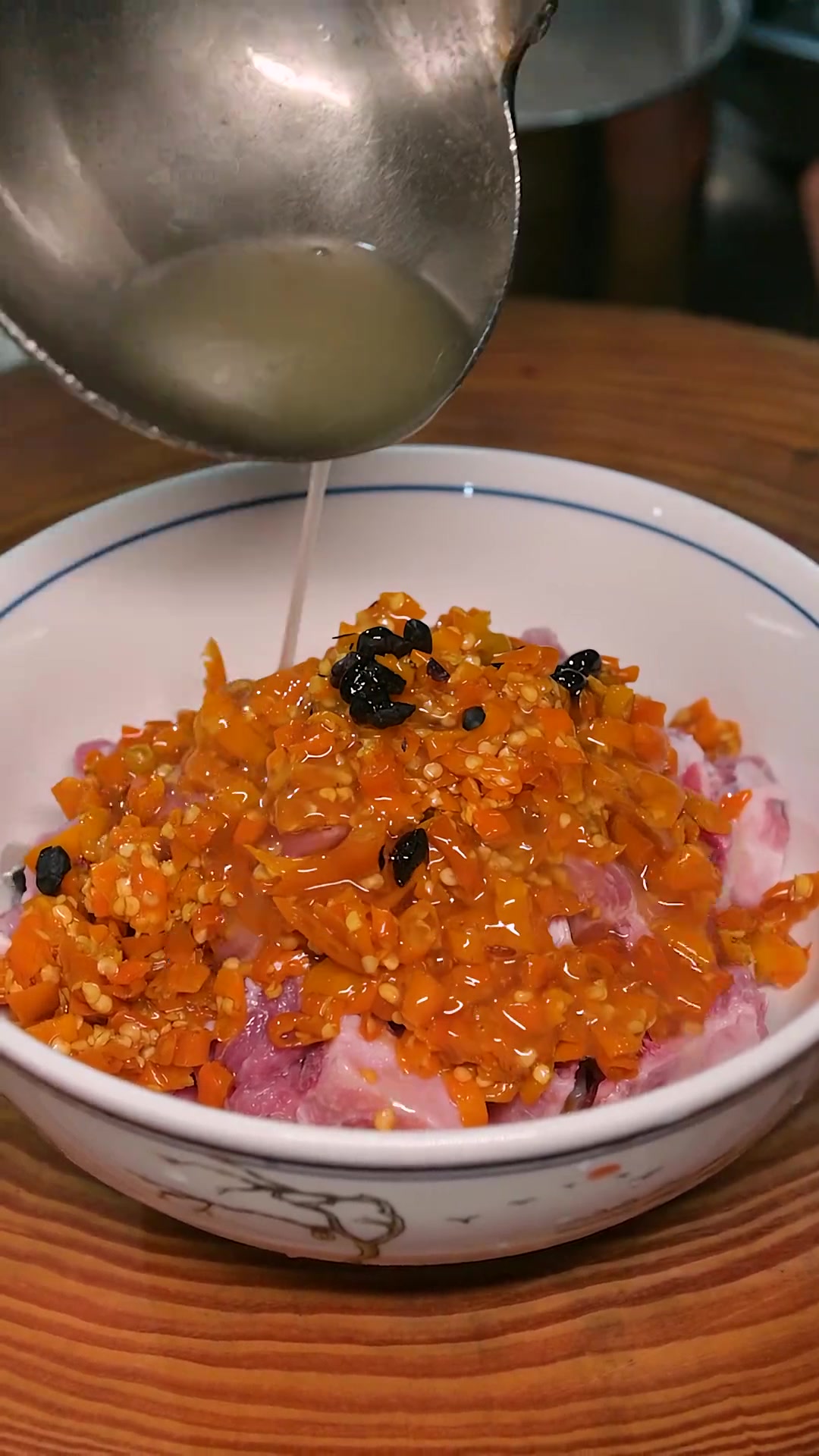 家庭版的黄贡椒蒸排骨，操作简单，加上灵魂豆鼓就更香了