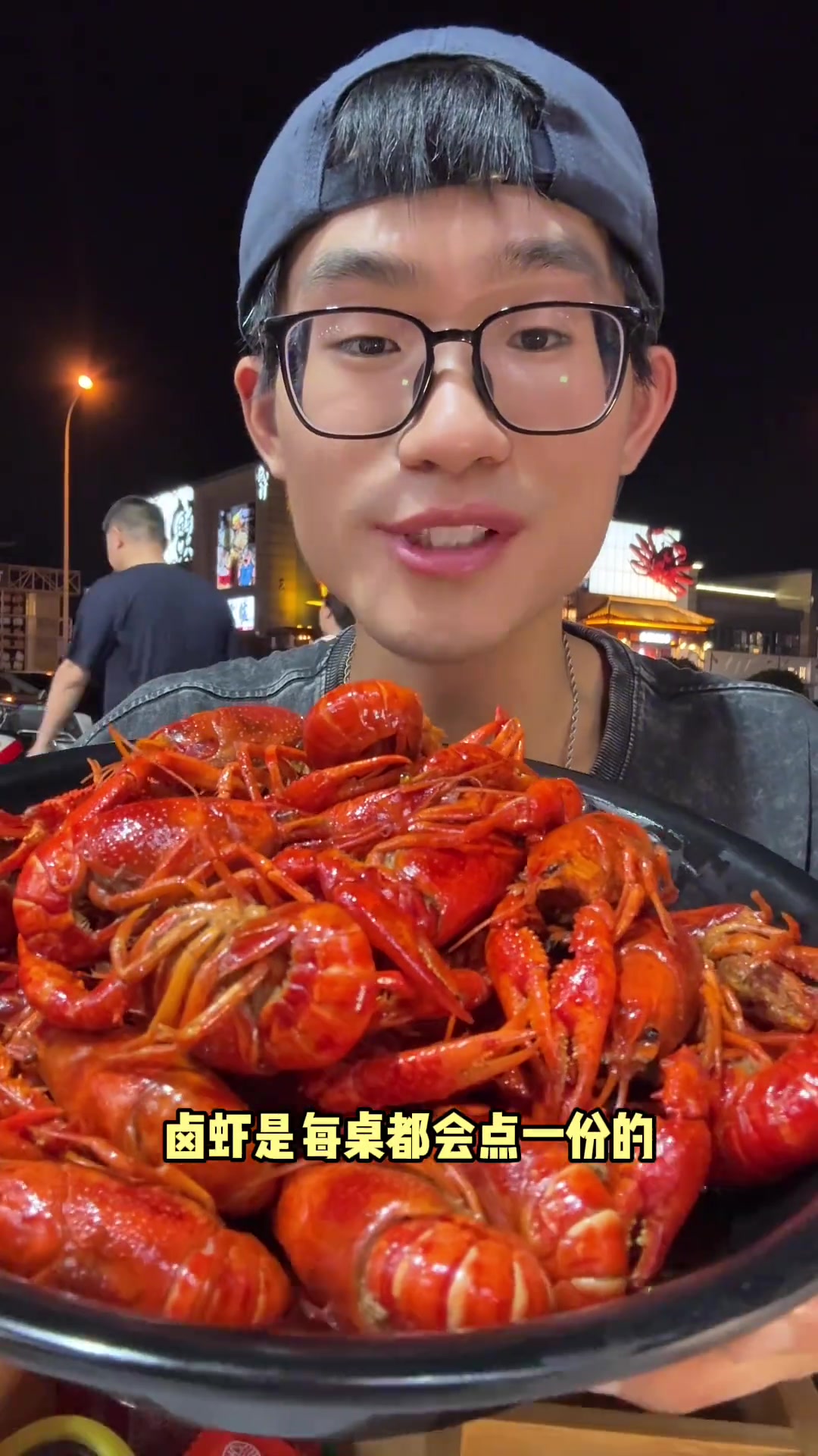 我居然在长沙街头吃到了螺蛳粉风味的小龙虾！贼上头！