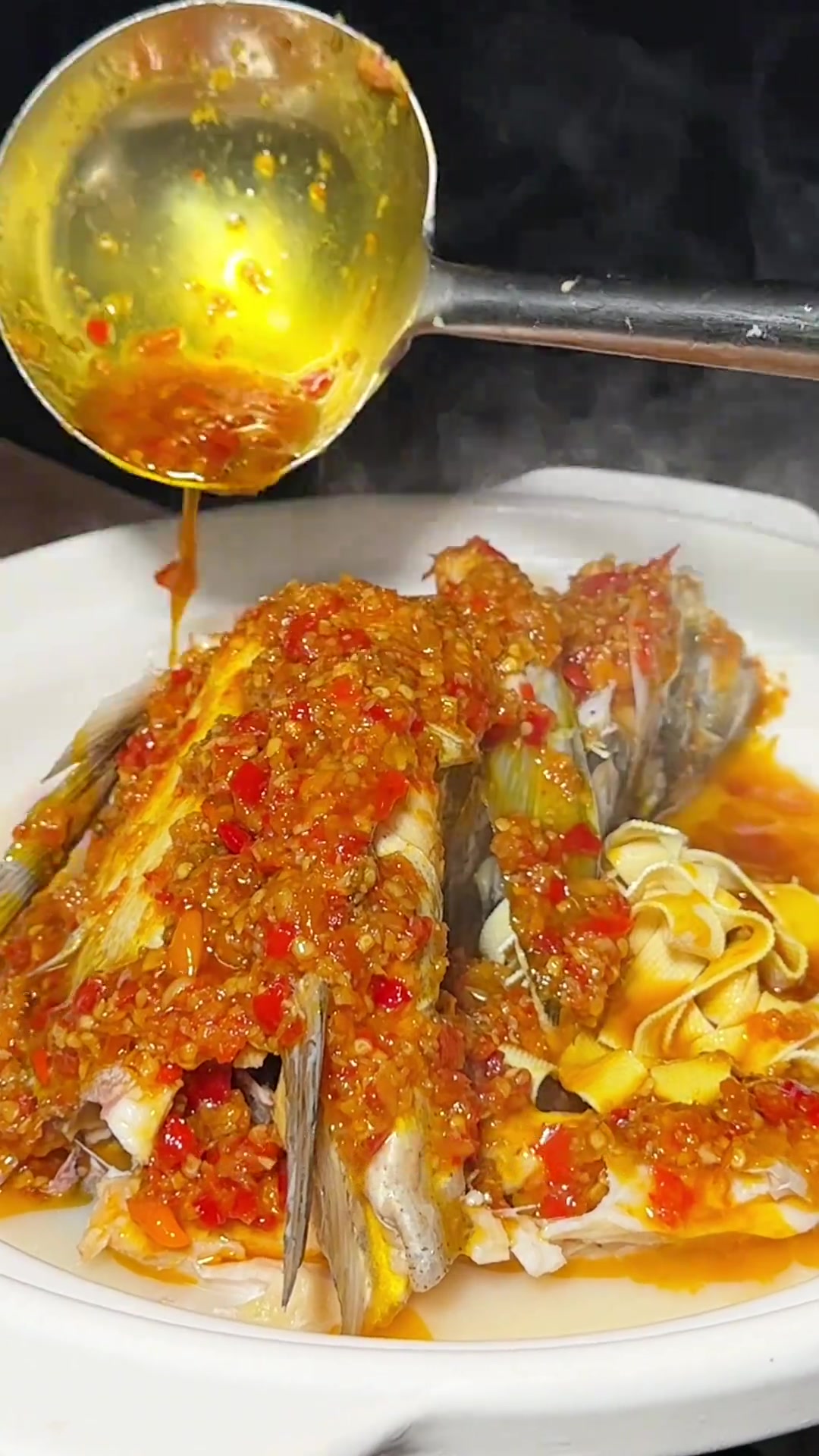 这个大头鱼,这样做喜欢吗,这个酱还可以用来做牛蛙也好吃