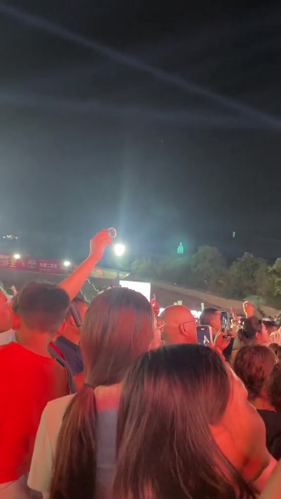 第25届盱眙龙虾节唐艺彩排现场人好多，预祝户外演出圆满成功