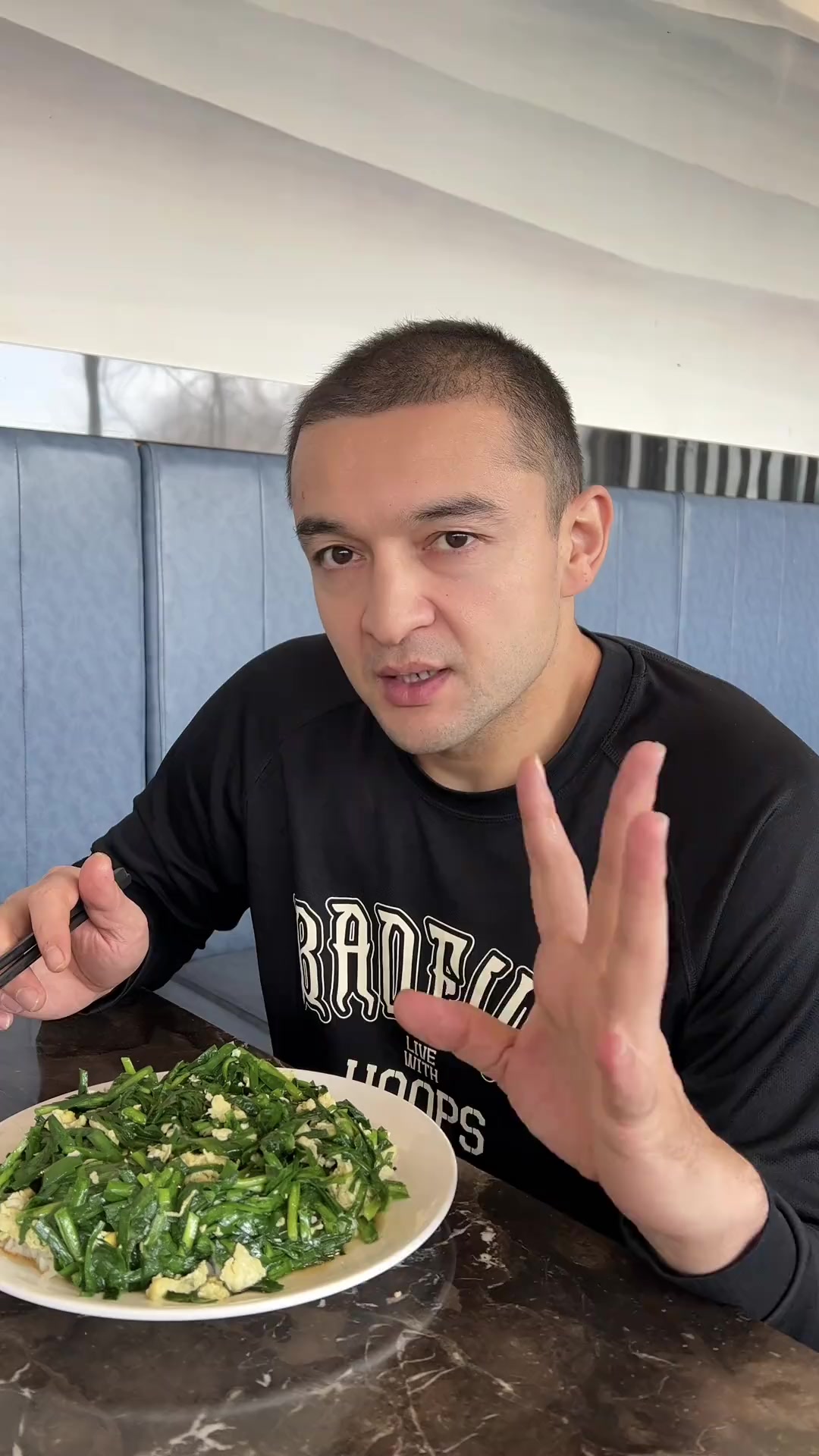 中午的的韭菜鸡蛋盖浇饭分享一下，少吃饭多吃菜