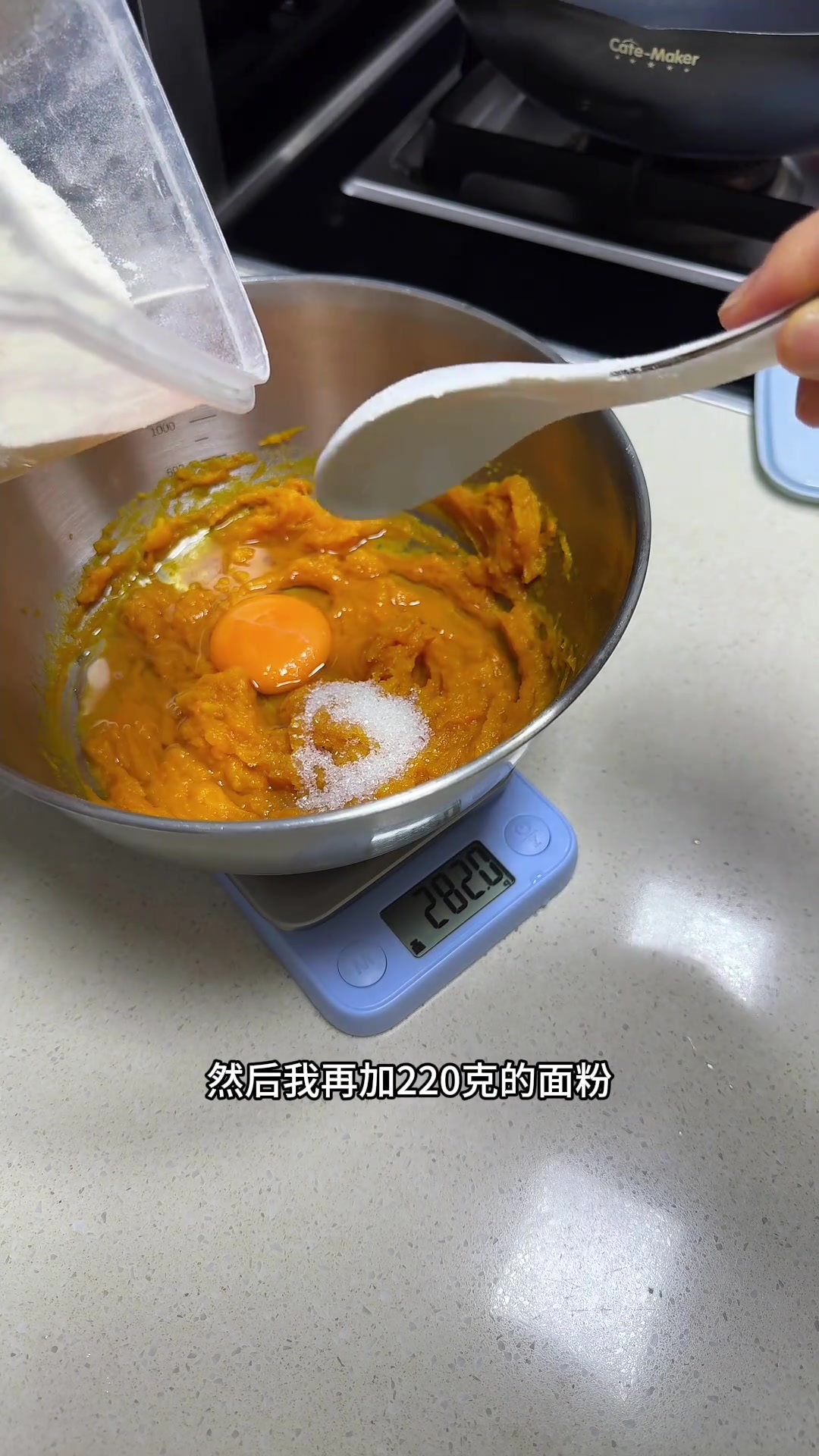 要粗细结合,要多吃发面,那就蒸一锅南瓜发糕吧～加个水煎荷包蛋,搭配红薯银耳羹,小学生的早餐