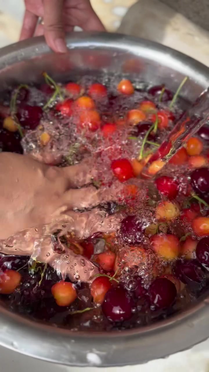 带丈母娘回老家，见她直奔鸭棚的身影，满是家的眷恋