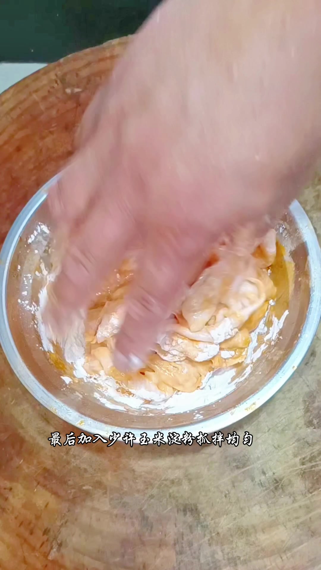 我是万万没想到没人吃的鸡皮放油锅里炸一炸出锅瞬间变成夜市美食