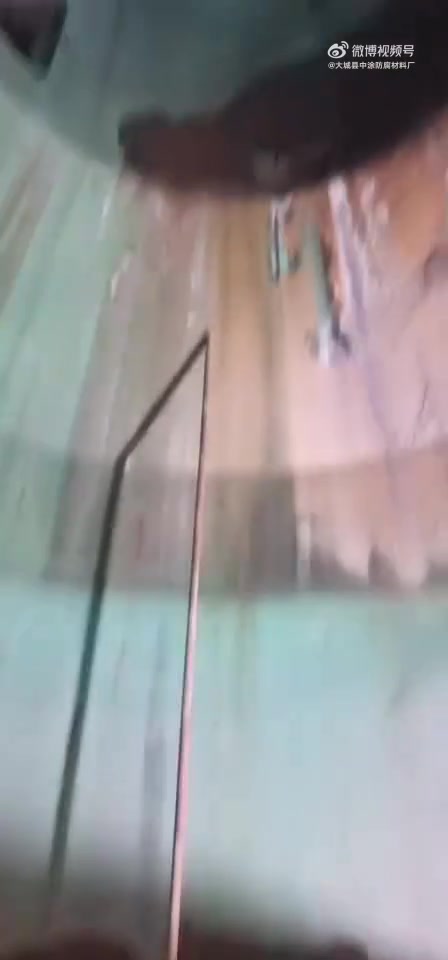 脱硫塔内衬完全损坏,由我公司组织翻新施工作业,技术要求:首先检查塔体腐蚀情况,基体破损部位