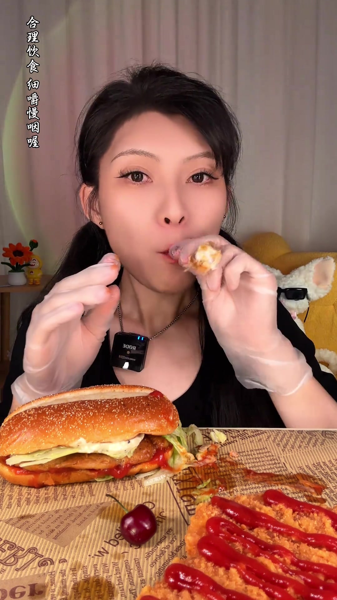 天热想吃别样美食,小汉堡配冰可乐,超得劲!