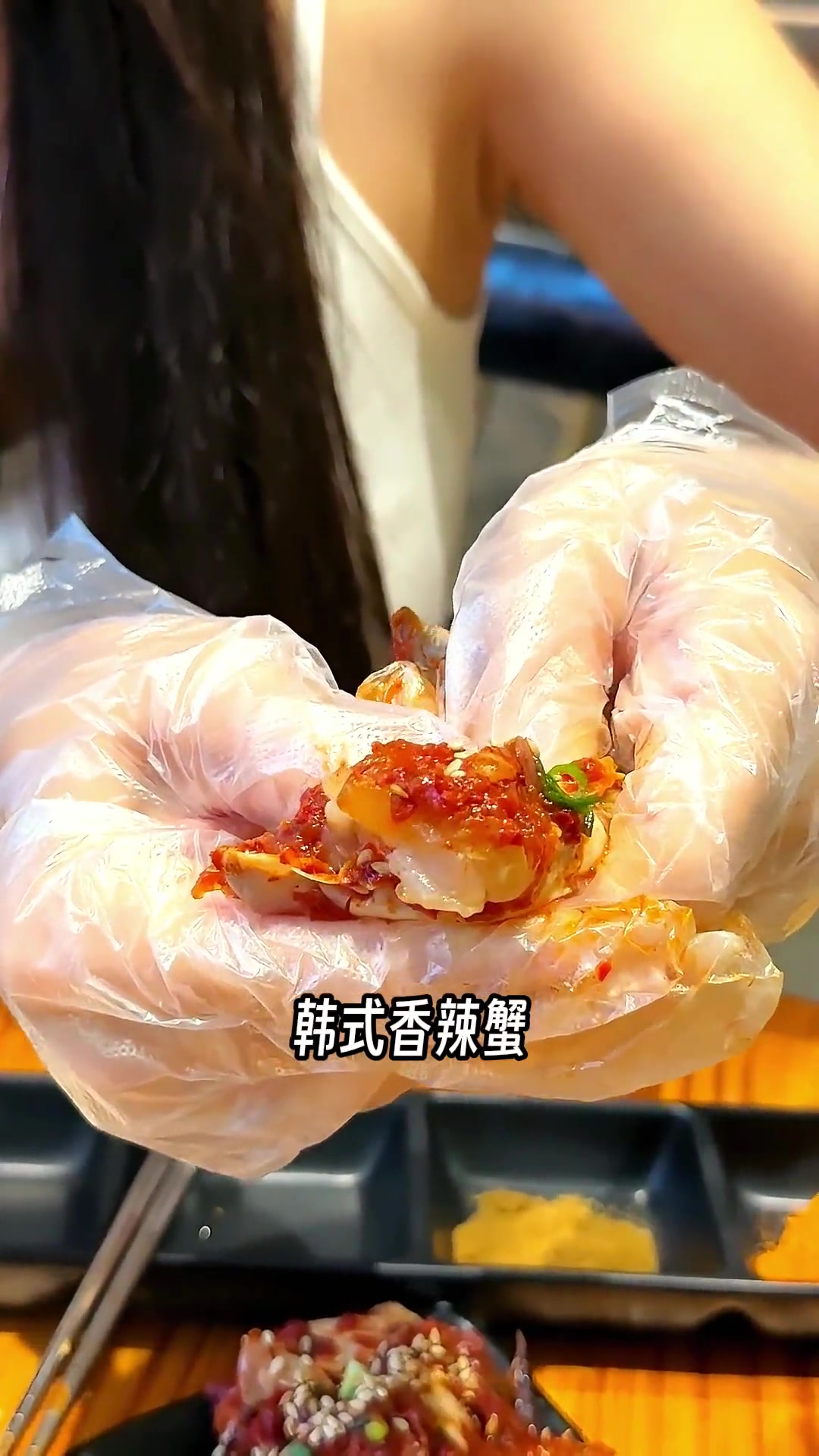 广东人挑战吃鲜活八爪鱼刺生它真的会和你的嘴巴互动那种刺激