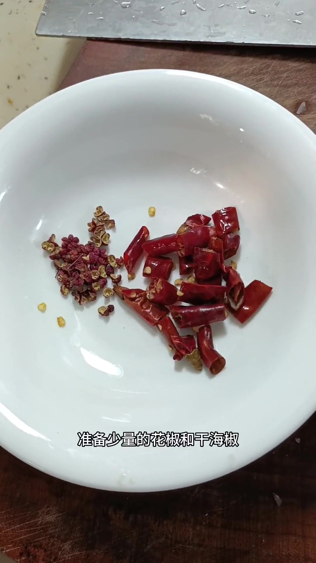 家常炝炒藕丁超受欢迎,小白熟手都能做!