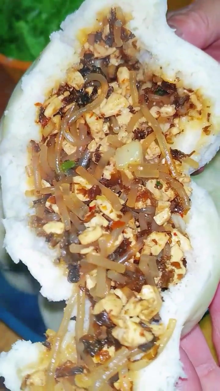 地软包子太香了，我一次能吃八个，你吃几个？