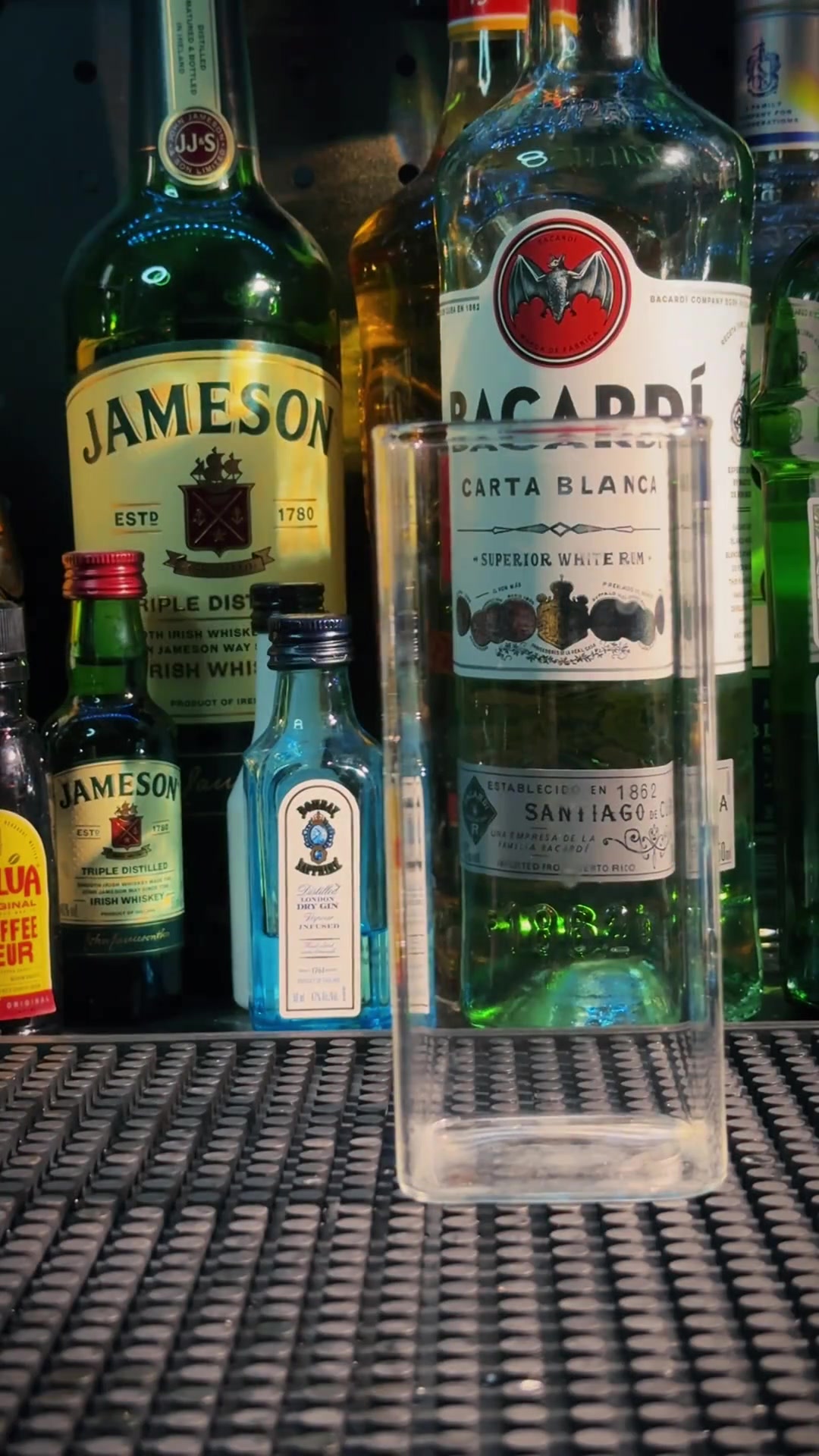 自由古巴的成本多少钱?这是一杯很简单的鸡尾酒,有手就会调