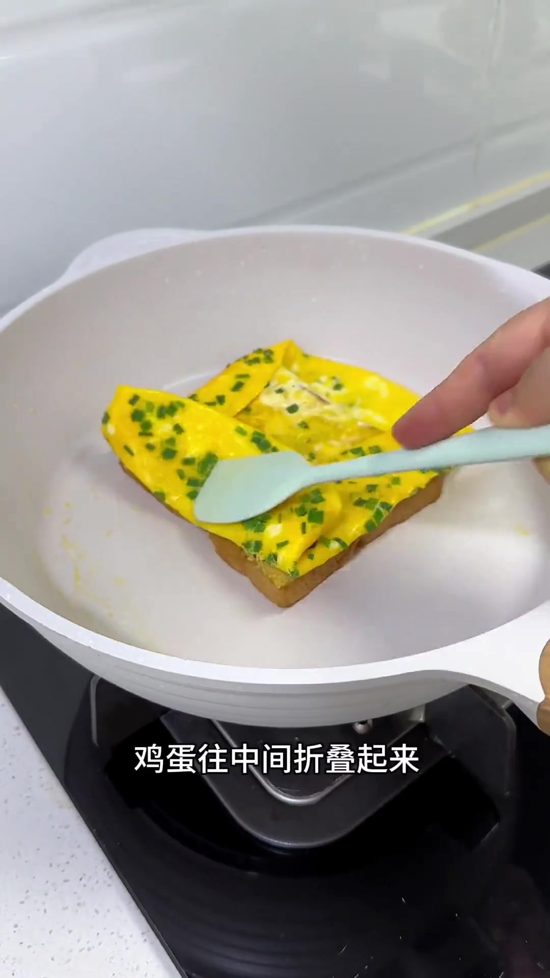 开学了早上赶时间，10分钟就可以做快捷又好吃的三明治，搭配好看又好喝的南瓜拉花米糊米糊，开