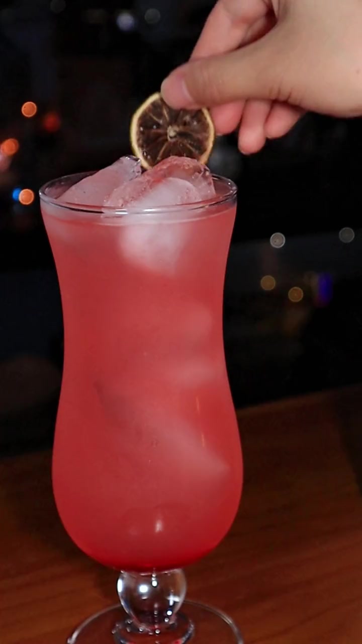 Home bar|喝完这杯一起在满腔的爱意里沉沦当结束了一天繁杂的工作晚上回到家打开氛围灯